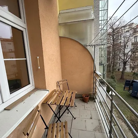 Modern With Balcony By Rentez アパート プラハ